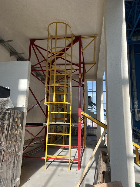 г. Новый Уренгой.  В ЧПОУ «Газпром техникум Новый Уренгой» используют тренажер "Альпинист - 02-03-2" для отработки навыков г. Новый Уренгой.  В ЧПОУ «Газпром техникум Новый Уренгой» используют тренажер "Альпинист - 02-03-2" для отработки навыков