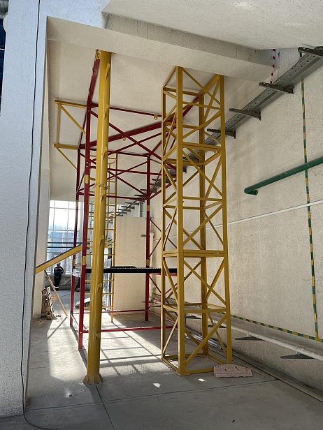 г. Новый Уренгой.  В ЧПОУ «Газпром техникум Новый Уренгой» используют тренажер "Альпинист - 02-03-2" для отработки навыков г. Новый Уренгой.  В ЧПОУ «Газпром техникум Новый Уренгой» используют тренажер "Альпинист - 02-03-2" для отработки навыков